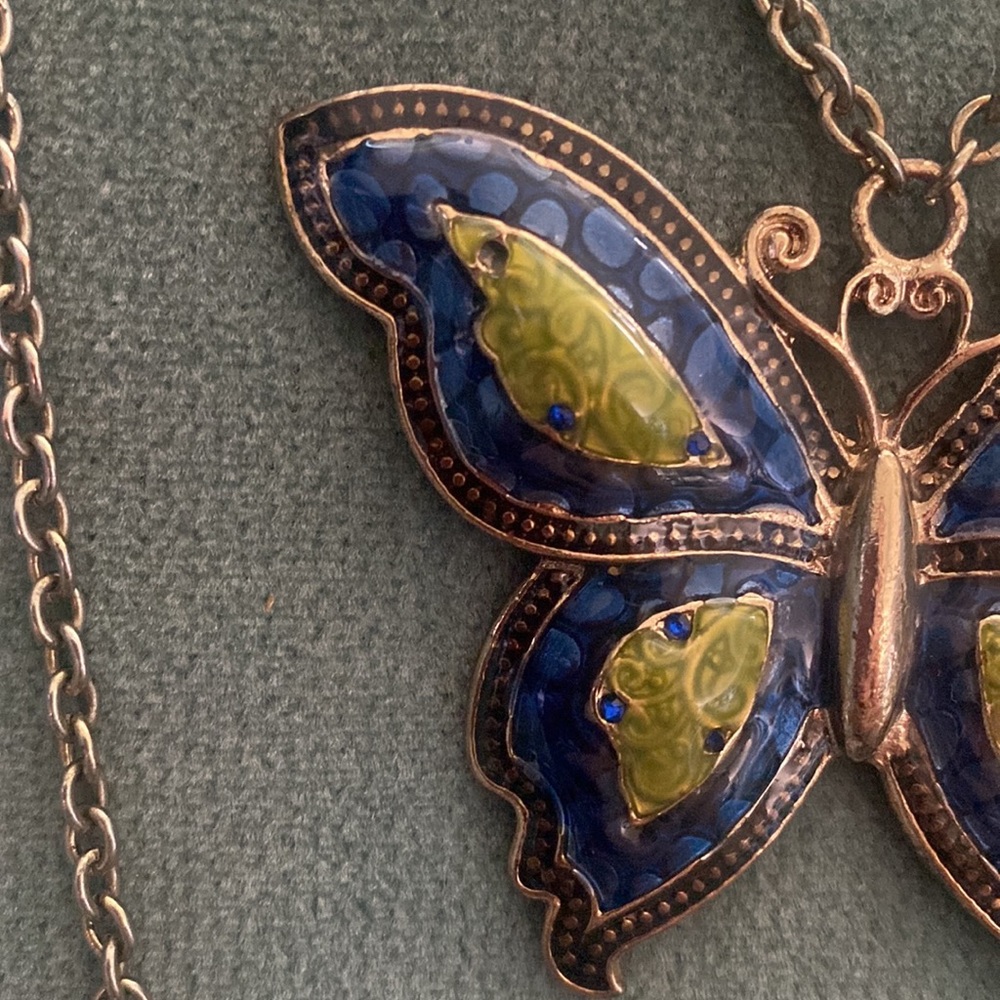 Butterfly Necklace - Picture 5 of 6